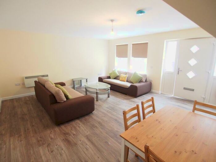 5 Bedroom Detached House To Rent In Charles Street, Aberdeen, AB25