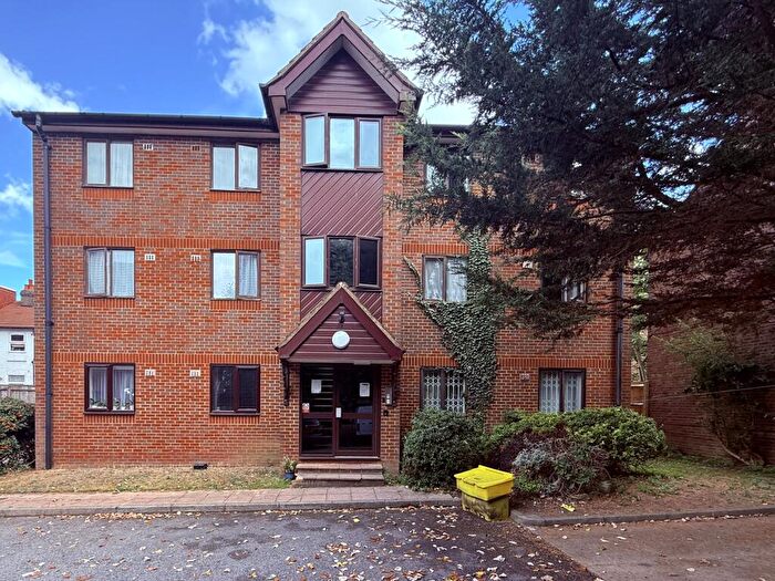 2 Bedroom Flat For Sale In Waldeck Road, Luton, LU3