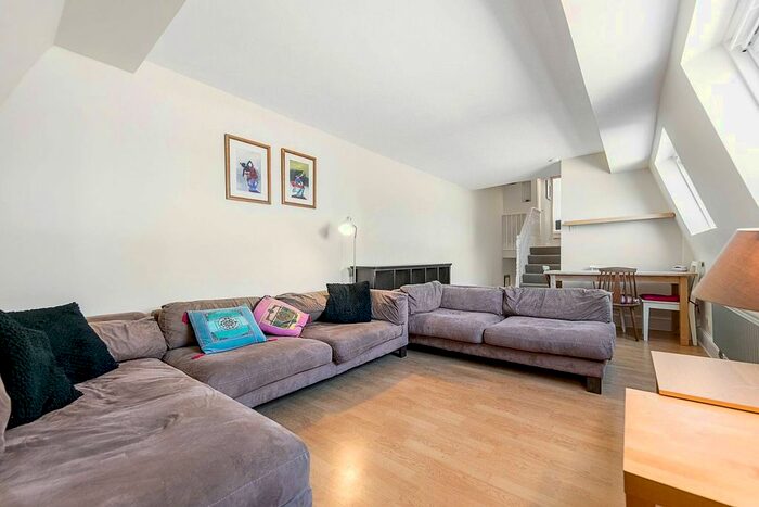 2 Bedroom Flat To Rent In Lower Richmond Road, West Putney, London, SW15