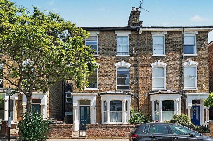 2 Bedroom Flat For Sale In Wilberforce Road, London, N4