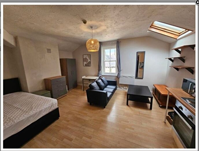 Studio To Rent In Headingley Lane, Leeds, West Yorkshire, LS6