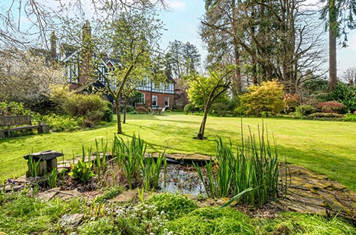 3 Bedroom Flat For Sale In Tower Road, Hindhead, Surrey, GU26