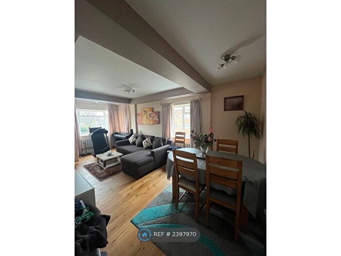 3 Bedroom Flat To Rent In Moffat Court, London, SW19