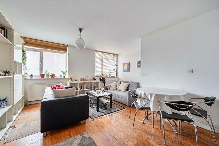 2 Bedroom Flat For Sale In Hemming Street, Bethnal Green, London, E1