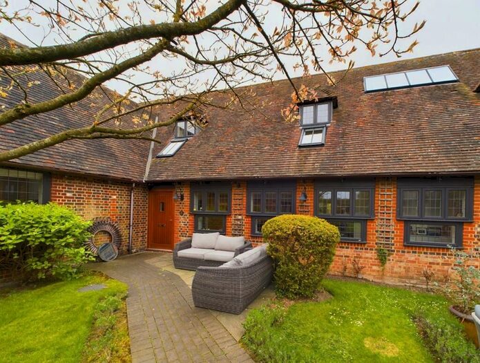 2 Bedroom Barn Conversion For Sale In Hitchwood Lane, Preston, Hitchin, SG4