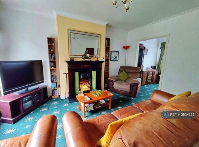 3 Bedroom Terraced House To Rent In Victoria Street, Chadderton, Oldham, OL9