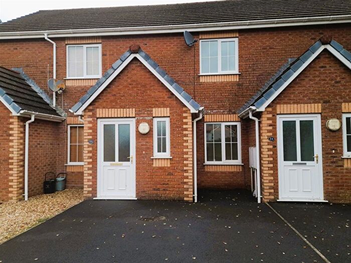 2 Bedroom Terraced House For Sale In The Avenue, Llwynhendy, SA14