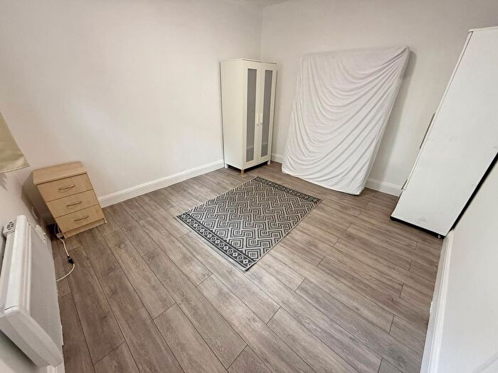 Studio To Rent In London, E13