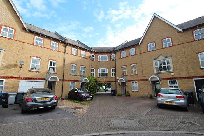 2 Bedroom Apartment To Rent In Chamberlayne Avenue, Kenton, HA9