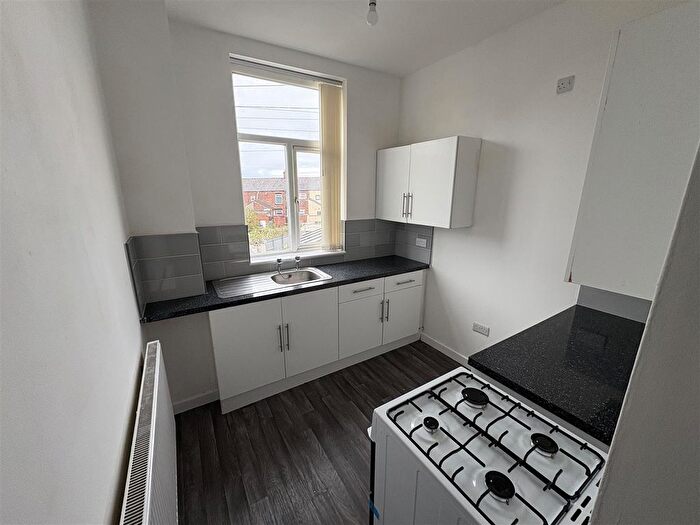 2 Bedroom Flat To Rent In Edge Lane, Droylsden, M43