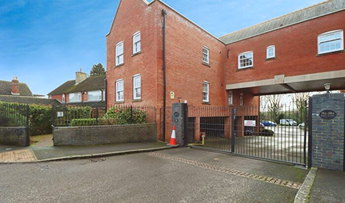 2 Bedroom Flat For Sale In Well Lane, Rothwell, Kettering, NN14