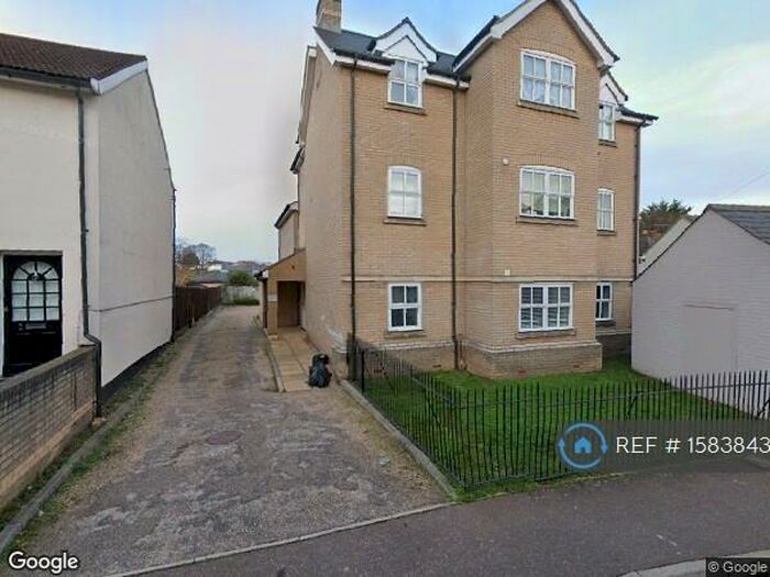 2 Bedroom Flat To Rent In First Floor, Colchester, CO3