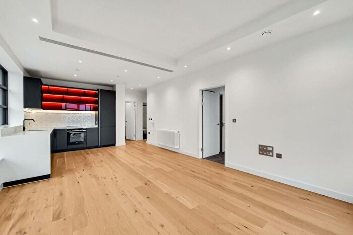 2 Bedroom Flat To Rent In Defoe House, Canning Town, London, E14