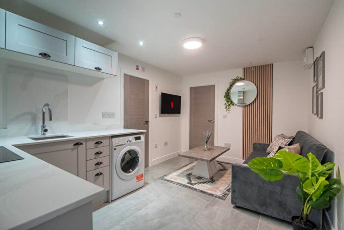 2 Bedroom Flat To Rent In Flat - Bruce Street, Cardiff, CF24