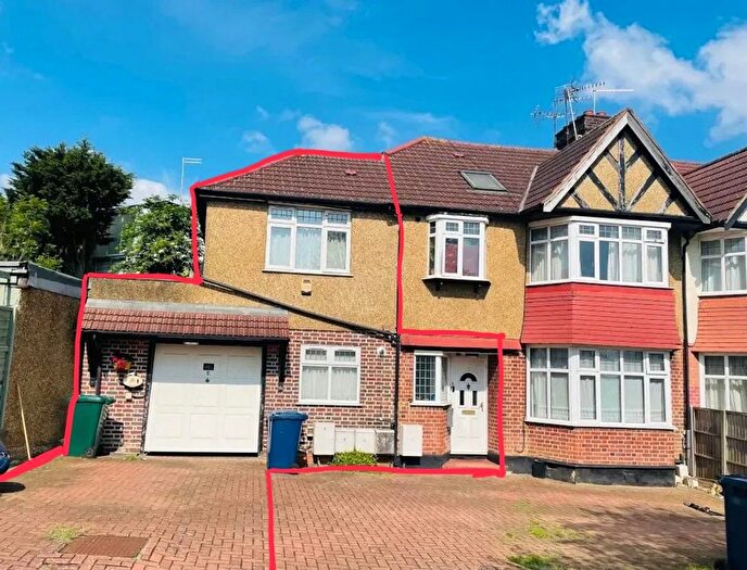 2 Bedroom Maisonette To Rent In Glendor Gardens, London, NW7