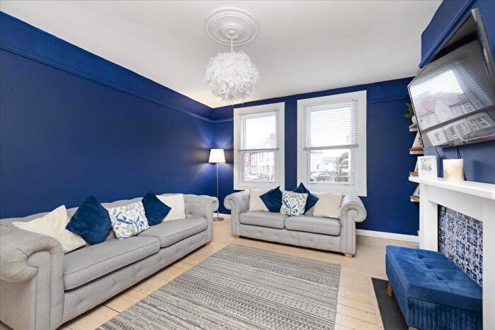 3 Bedroom Flat For Sale In Reed Drive, Newtongrange, EH22