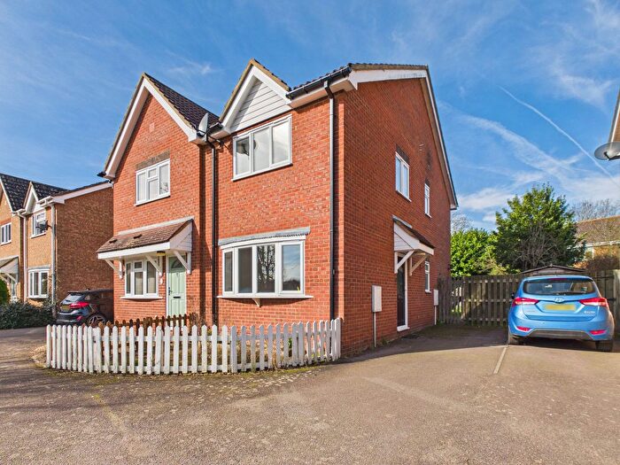 3 Bedroom Semi Detached House To Rent In Kettles Close, Oakington, Cambridge, Cambridgeshire, CB24