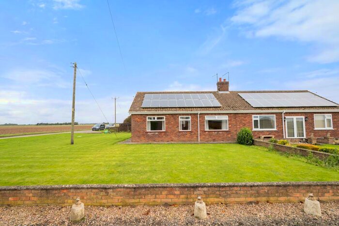 3 Bedroom Semi-Detached Bungalow For Sale In Staunt Road, Frithville, Boston, PE22