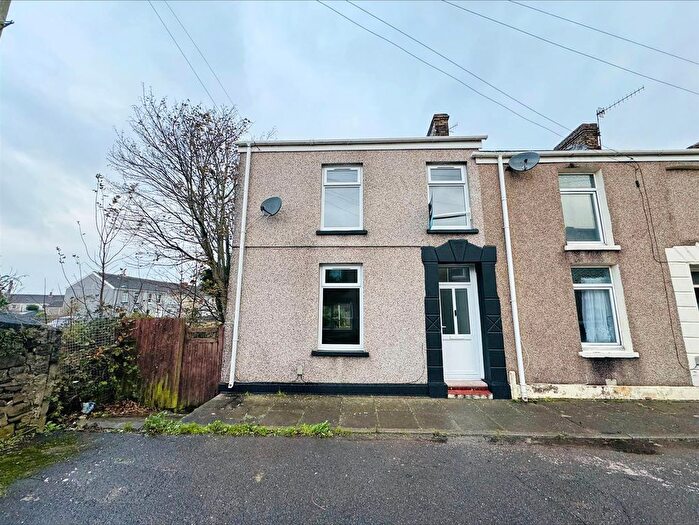 3 Bedroom End Terrace House For Sale In Glanmor Place, Llanelli, SA15