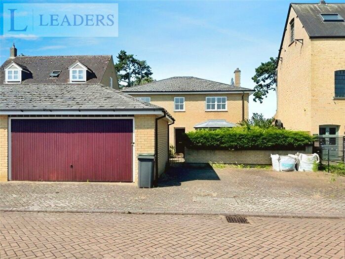 4 Bedroom Detached House For Sale In Grange Way, Willington, Bedford, MK44