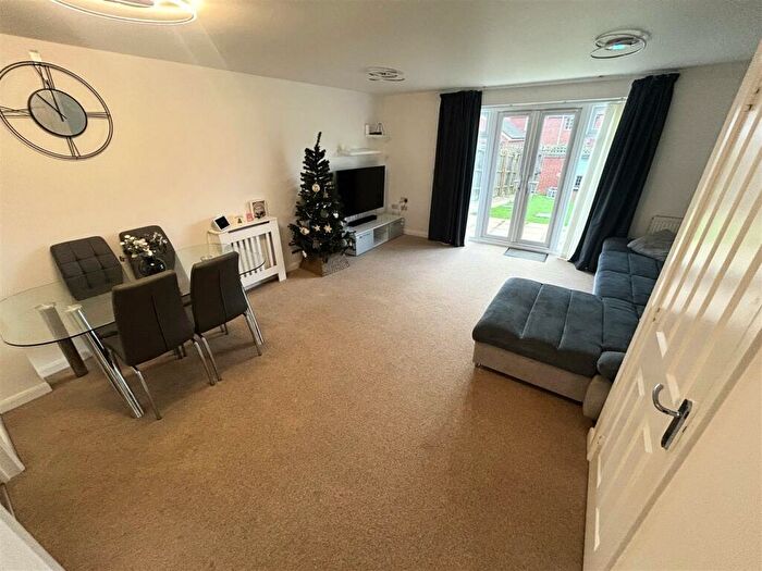 3 Bedroom End Of Terrace House For Sale In Narrowboat Lane, Northampton, NN4