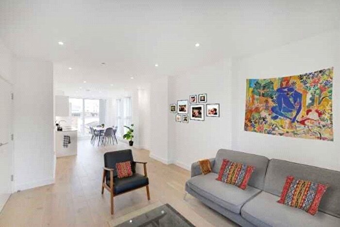 2 Bedroom Flat To Rent In New Apex Court, Grange Walk, SE1