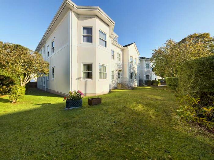3 Bedroom Apartment To Rent In Grosvenor Road, TQ4