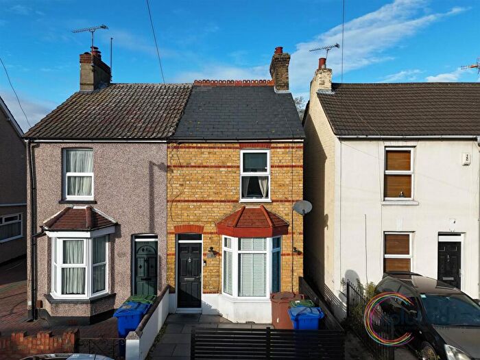 2 Bedroom Semi-Detached House For Sale In Victoria Road, Stanford-le-Hope, SS17