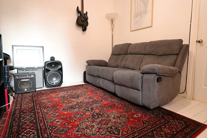 1 Bedroom Flat For Sale In High Street, Shoeburyness, SS3