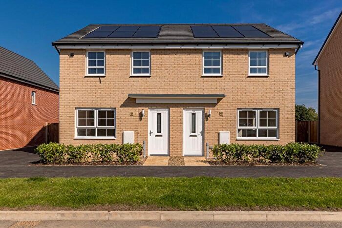 3 Bedroom Semi-Detached House To Rent In Keyberde Close, NR13