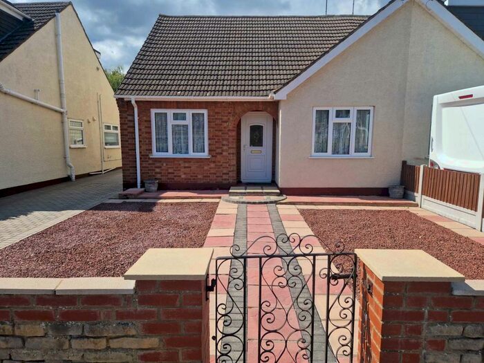 2 Bedroom Semi-Detached Bungalow To Rent In Harrow Gardens, Hawkwell, SS5