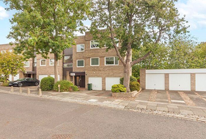3 Bedroom Flat For Sale In Chandler Court, Adderstone Crescent, Jesmond, Newcastle Upon Tyne, NE2
