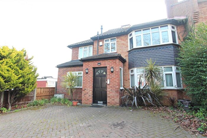 2 Bedroom Flat For Sale In Brunswick Park Road, New Southgate, N11