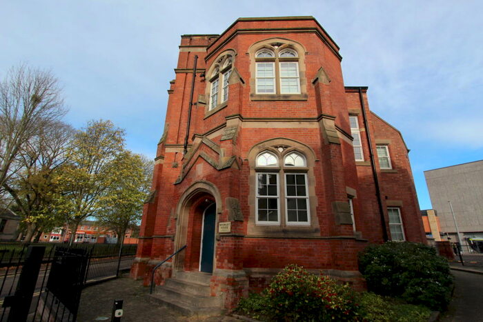 2 Bedroom Flat To Rent In The Manor Centre Church Street, Beeston, NG9