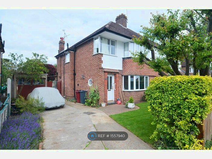 3 Bedroom Semi-Detached House To Rent In Mayfield Drive, Berkshire, RG4