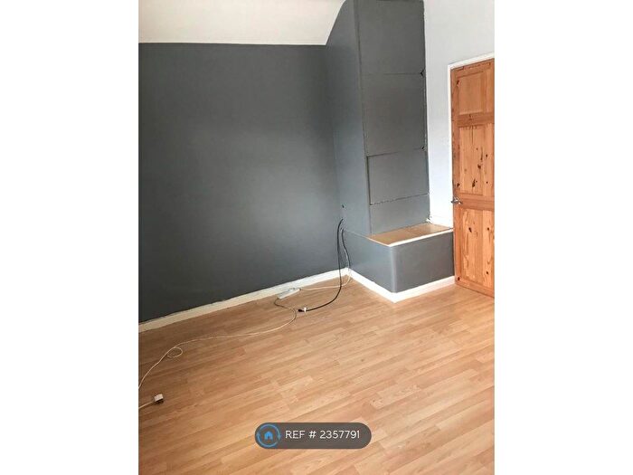 2 Bedroom End Of Terrace House To Rent In Dagenham, Dagenham, RM9