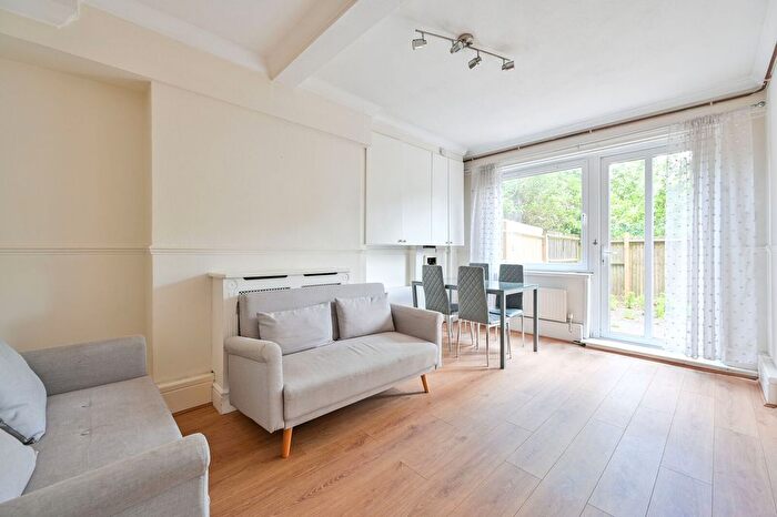 3 Bedroom Flat For Sale In Druid Street, London Bridge, London, SE1