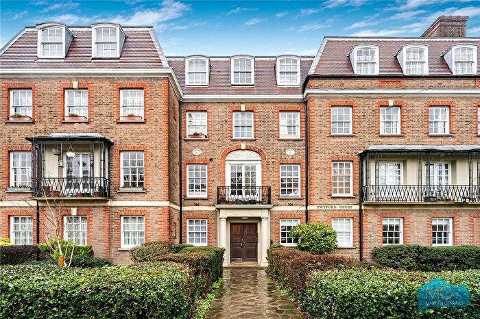 3 Bedroom Flat For Sale In Fortis Green, London, N10