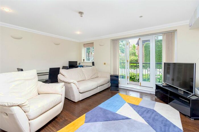 2 Bedroom Flat To Rent In Larkhall Lane, London, SW4