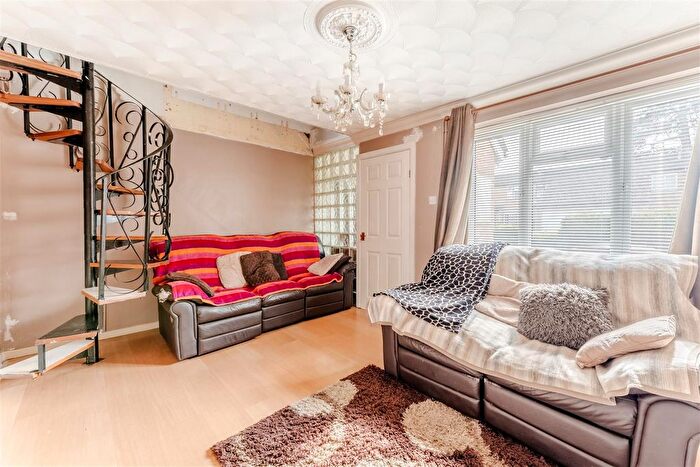 2 Bedroom Semi-Detached House For Sale In Alington Close, Finedon, NN9