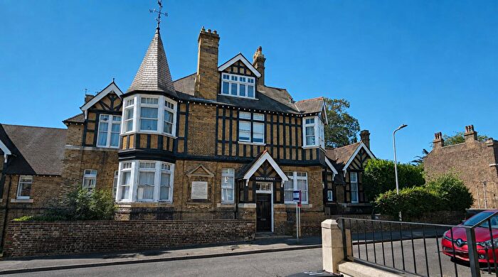 2 Bedroom Flat For Sale In Victoria Road, Margate, CT9