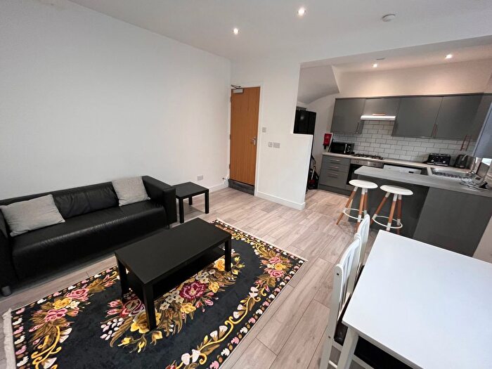 3 Bedroom Terraced House To Rent In Glossop Street, Leeds, LS6