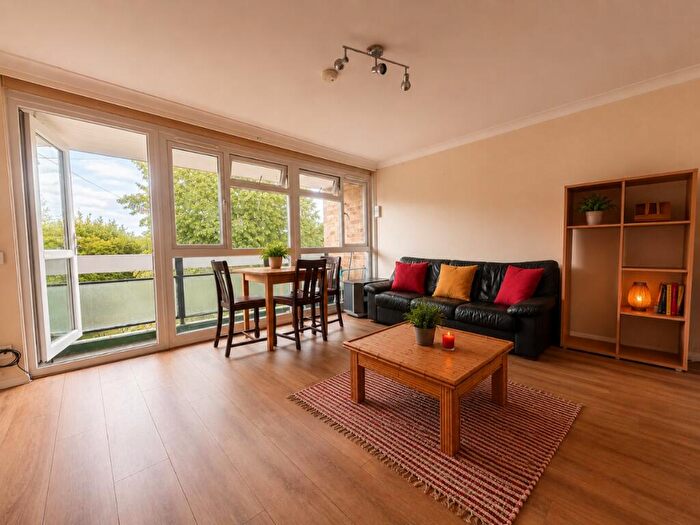 3 Bedroom Flat To Rent In Beecroft Close, Canterbury, CT2