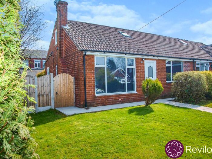 4 Bedroom Semi-Detached Bungalow To Rent In Egremont Road, Milnrow, OL16