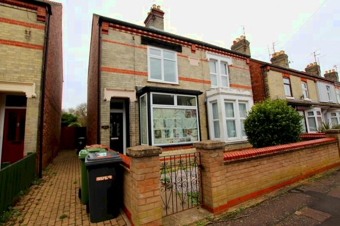 3 Bedroom Semi-Detached House To Rent In Clifton Avenue, Peterborough PE3