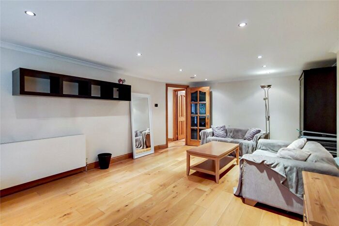 3 Bedroom Flat To Rent In Cathcart Hill, Dartmouth Park, N19