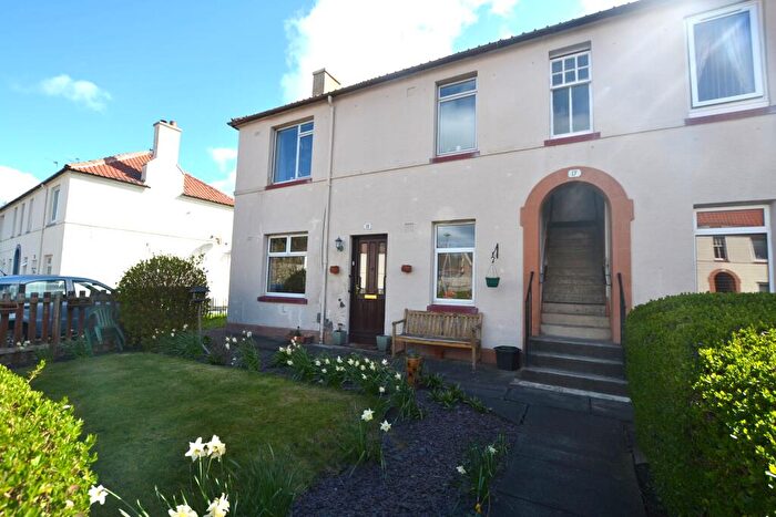 2 Bedroom Flat To Rent In Saughton Grove, Edinburgh, EH12