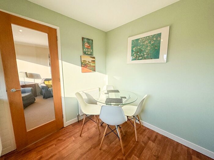 2 Bedroom Flat To Rent In Clark Place, Trinity, Edinburgh, EH5