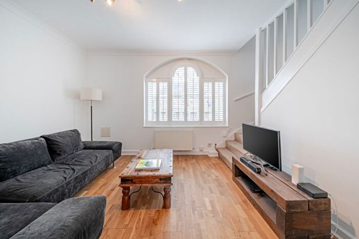 2 Bedroom Property For Sale In Albion Avenue, Clapham, London, SW8
