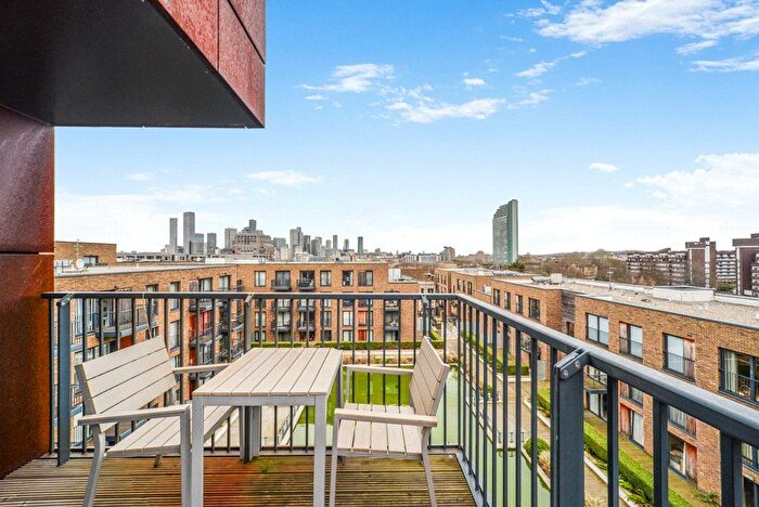 3 Bedroom Flat For Sale In Whiting Way, Surrey Quays, SE16